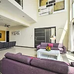 Luxury Penthouse With Rooftop Pool - Walk To Beach!