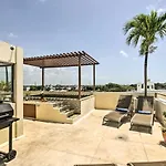 Luxury Penthouse With Rooftop Pool - Walk To Beach!